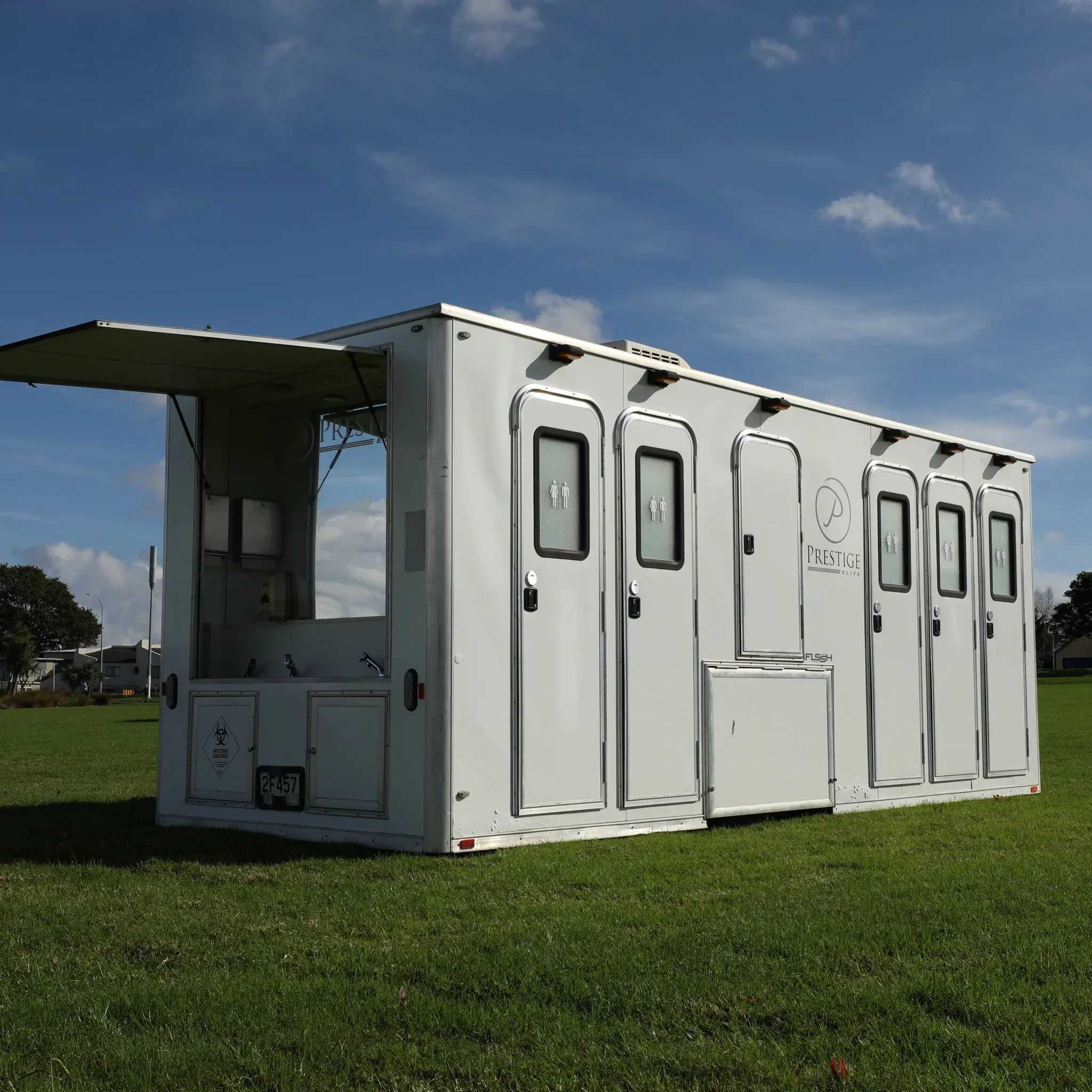 10 Bay Vacuum – Prestige Luxury Restroom Trailer