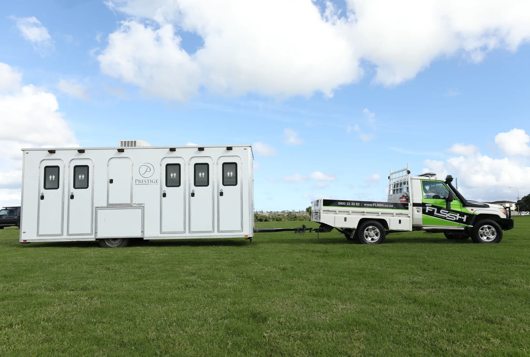 10 Bay Vacuum – Prestige Luxury Restroom Trailer, photo 2
