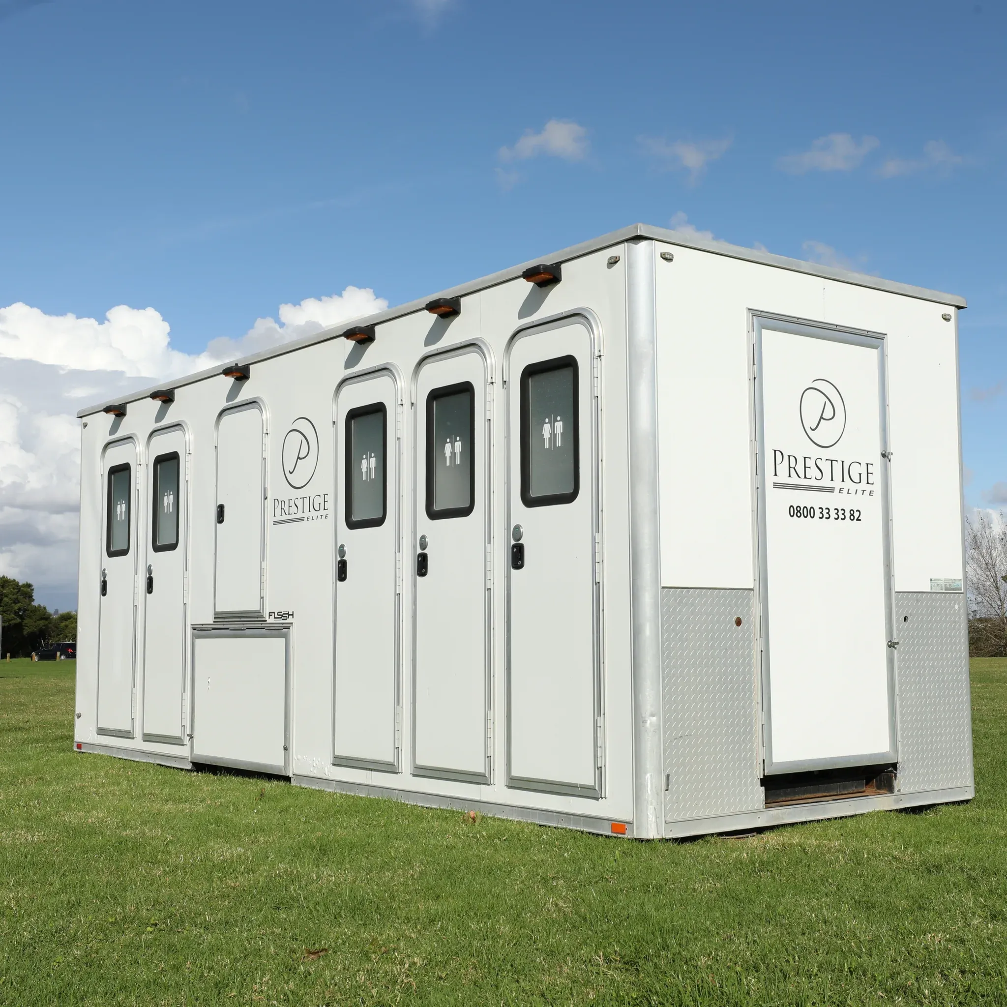 10 Bay Vacuum – Prestige Luxury Restroom Trailer, photo 3